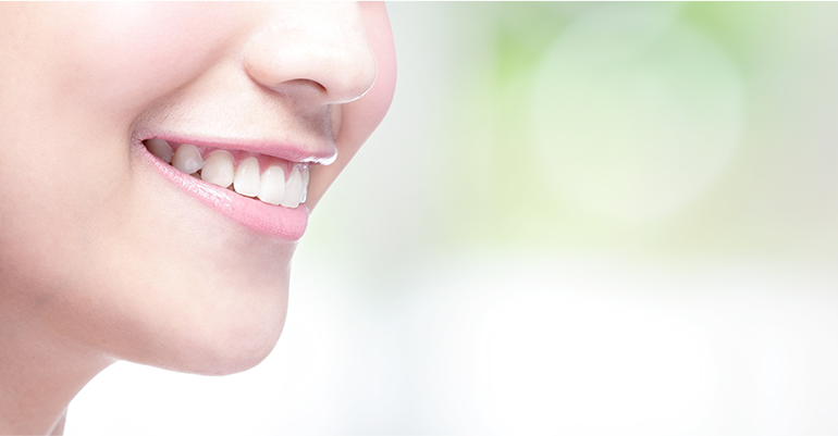 Step05 歯並び矯正ができない方にセラミック治療で歯並びも改善